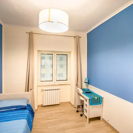 Color House Pensión 3*